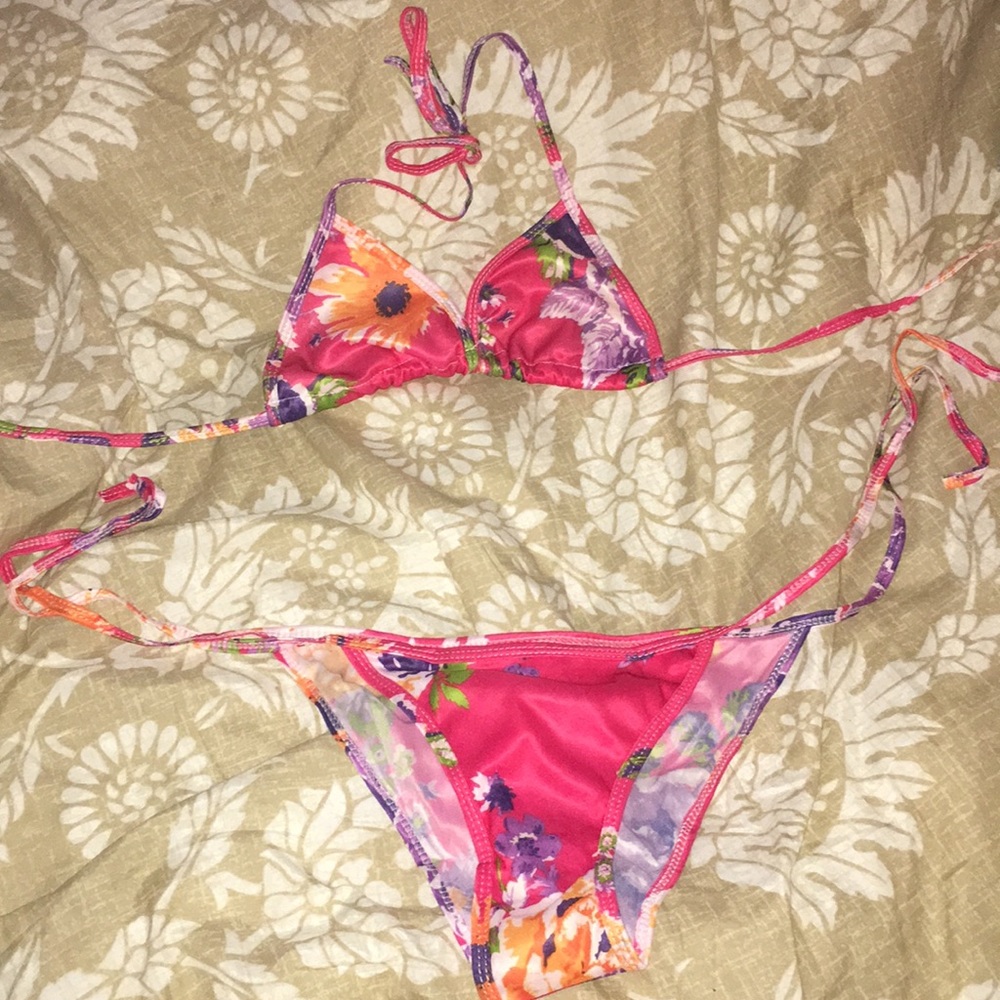 Floral Hot pink bikini 👙